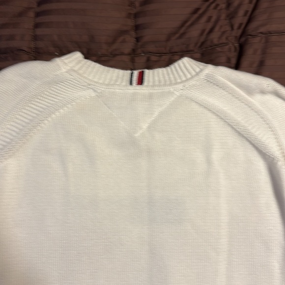 Tommy Hilfiger Brand new sweater. - Picture 6 of 14